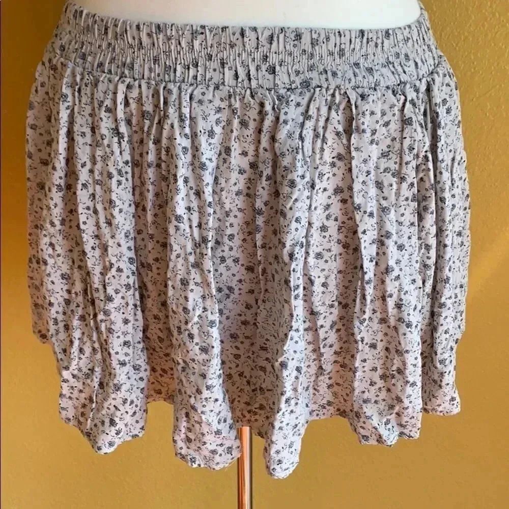 🌸 Brandy Melville Women One Size Floral‎ Skirt 🌸 - Picture 2 of 5